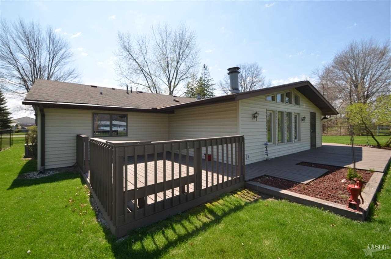 1422 Pelham Dr, Fort Wayne, IN 46825 photo 3