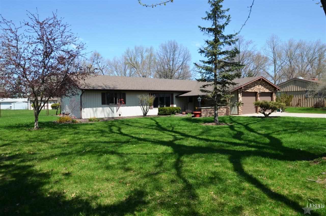 1422 Pelham Dr, Fort Wayne, IN 46825 photo 1