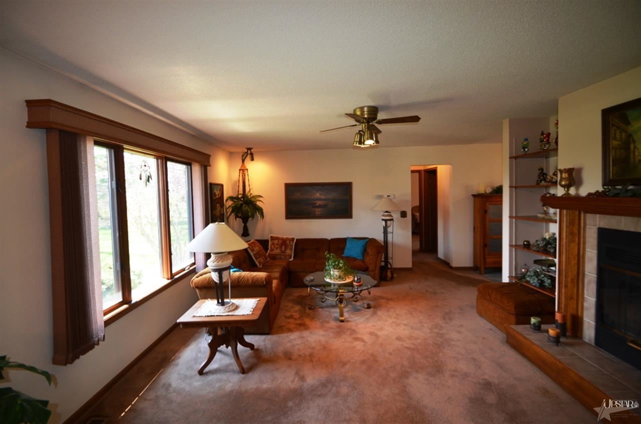 1422 Pelham Dr, Fort Wayne, IN 46825 photo 8