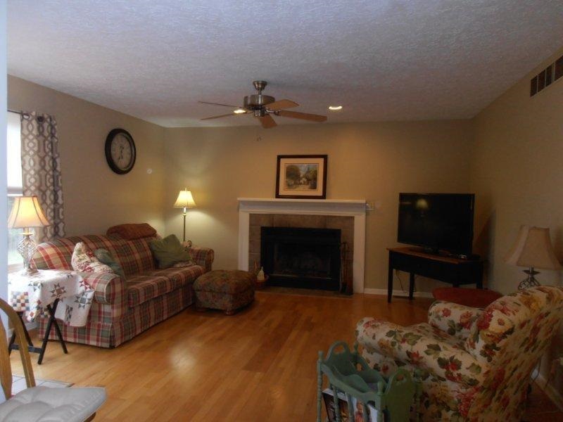 3325 Rolling Oak Dr, Bloomington, IN 47401 photo 8