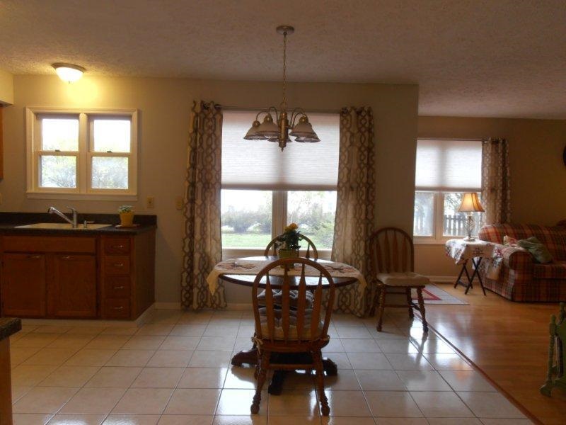 3325 Rolling Oak Dr, Bloomington, IN 47401 photo 4