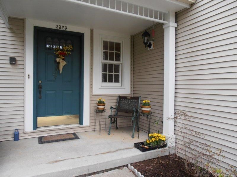 3325 Rolling Oak Dr, Bloomington, IN 47401 photo 2