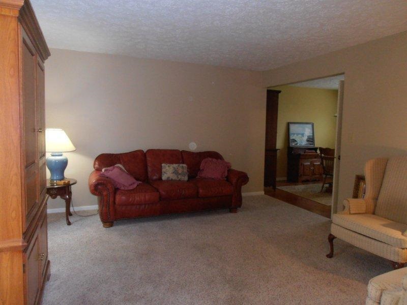 3325 Rolling Oak Dr, Bloomington, IN 47401 photo 3