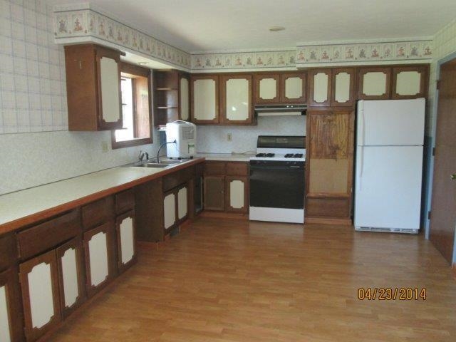 2028 S Parry Dr, Warsaw, IN 46580 photo 2