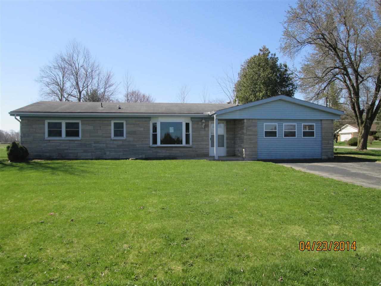 2028 S Parry Dr, Warsaw, IN 46580 photo 1