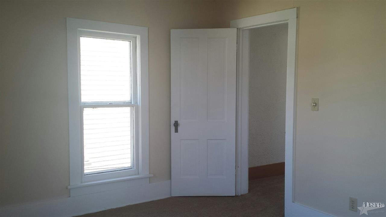 310 S Walsh St, Garrett, IN 46738 photo 3