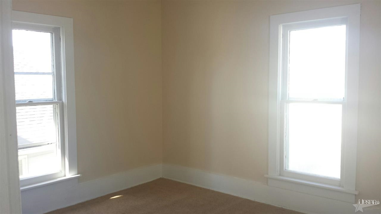 310 S Walsh St, Garrett, IN 46738 photo 2