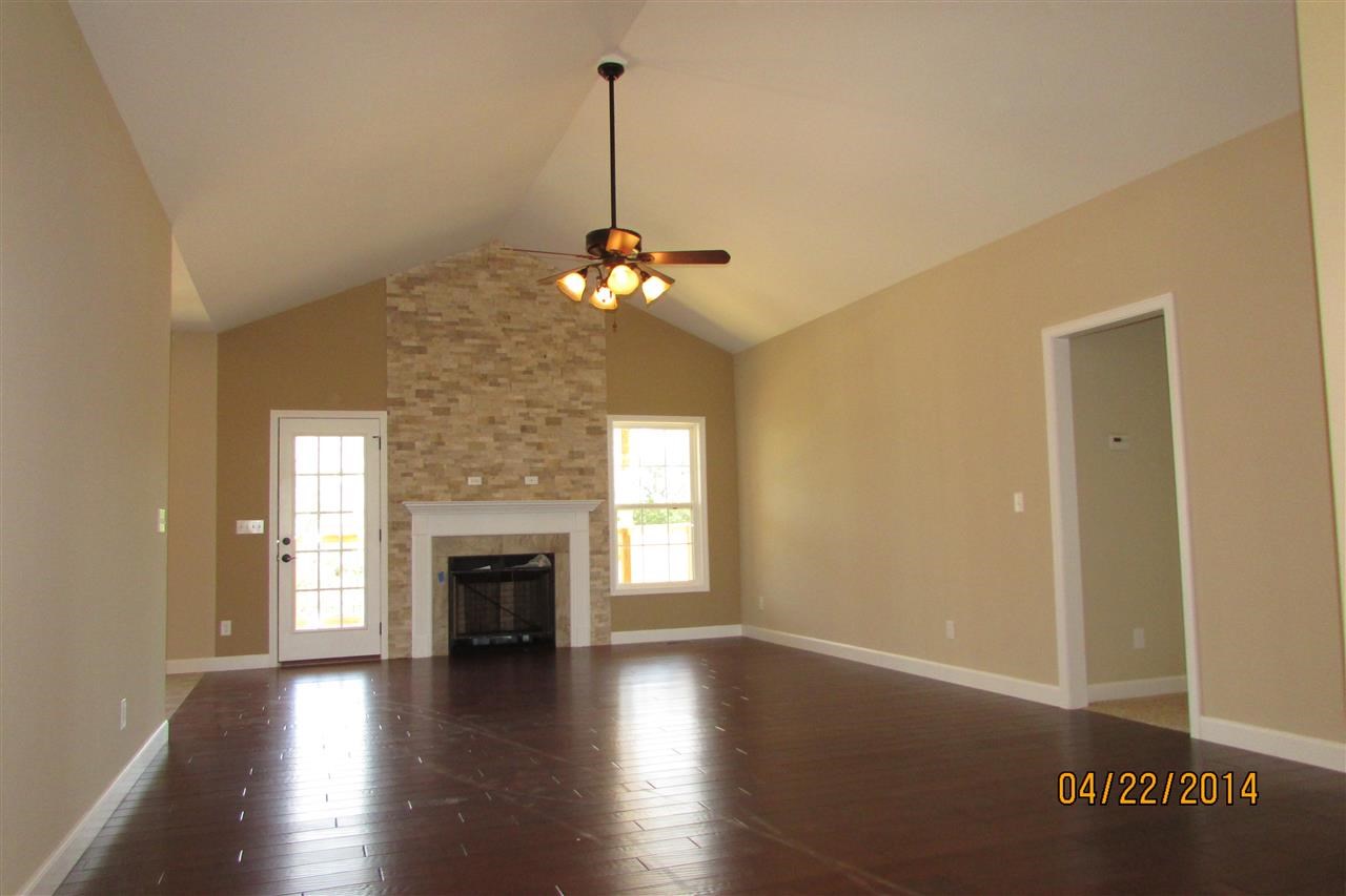 10301 Club House Dr, Evansville, IN 47725 photo 2