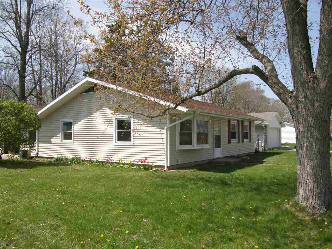 1217 Superior Dr, Auburn, IN 46706 photo 2