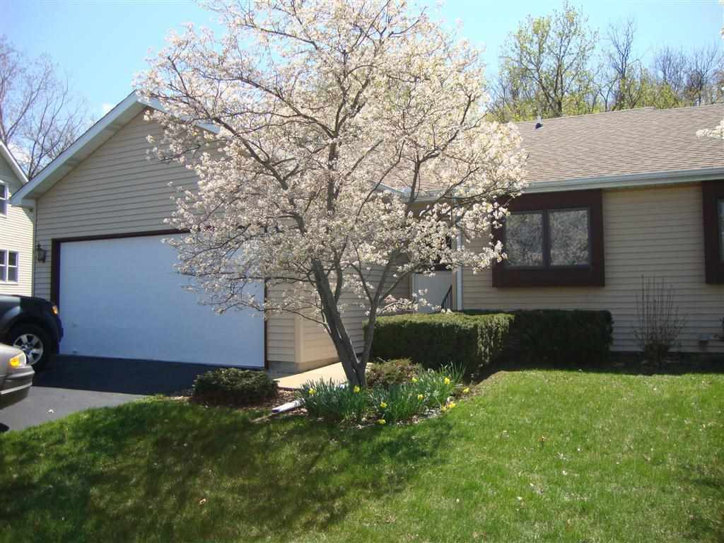 1037 Wheatstone Dr, Mishawaka, IN 46544 photo 1