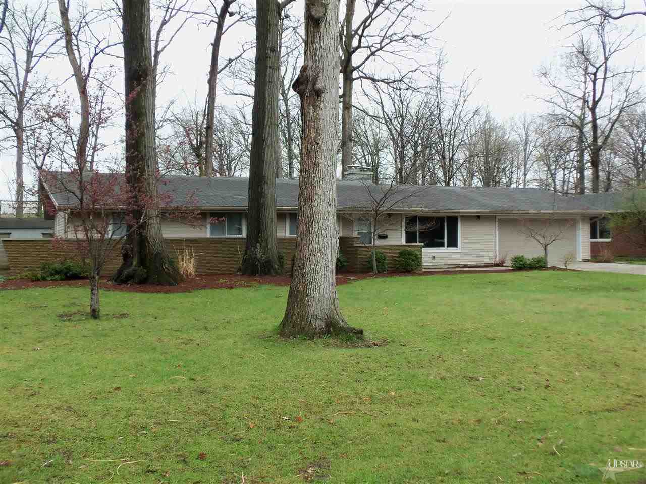 4504 Highwood Dr, Fort Wayne, IN 46815 photo 2