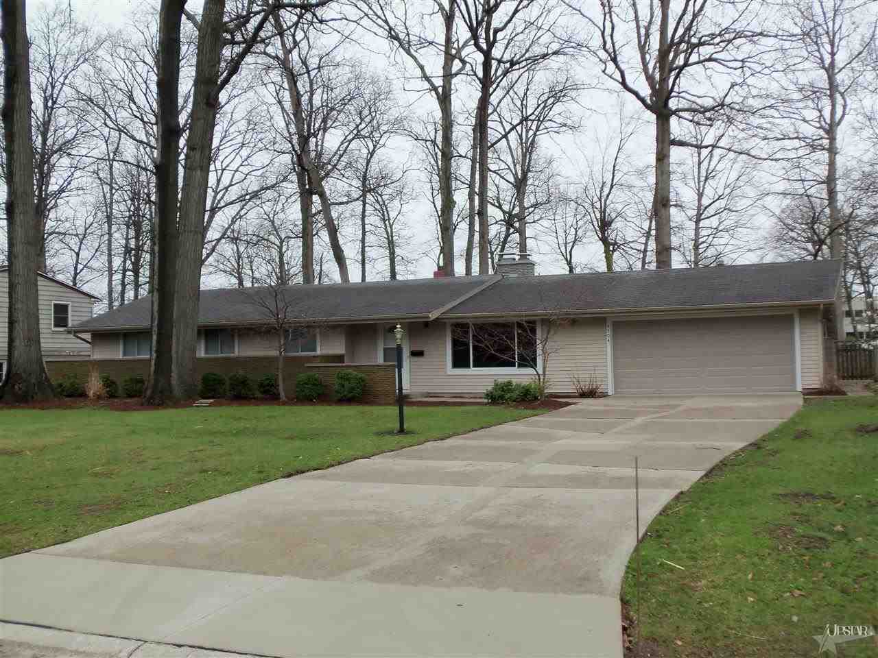 4504 Highwood Dr, Fort Wayne, IN 46815 photo 1