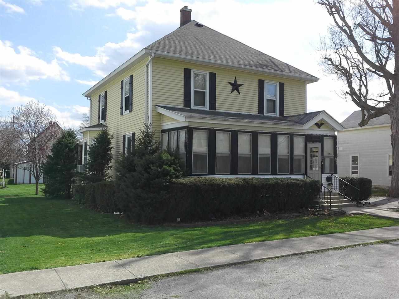 109 E Lincoln St, Kentland, IN 47951 photo 2
