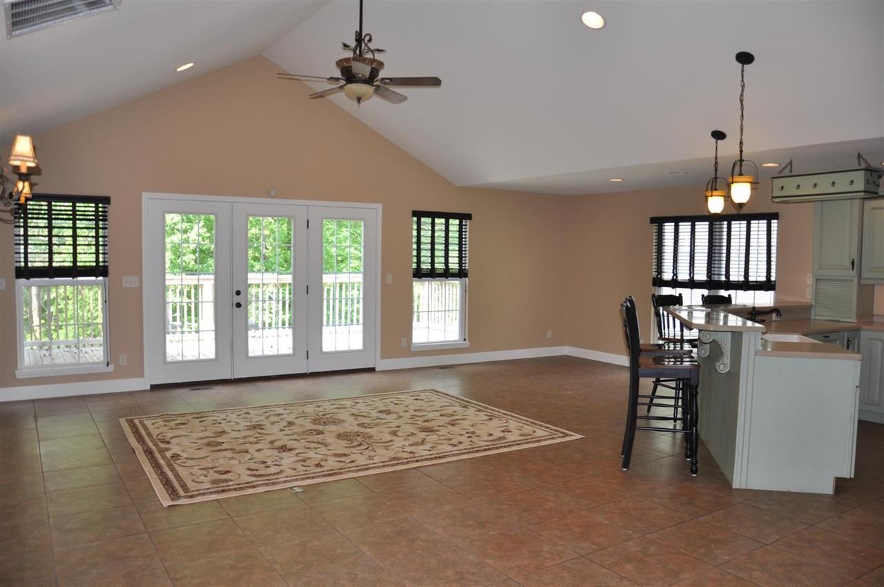 3126 Fawn Hill Dr, Evansville, IN 47711 photo 3