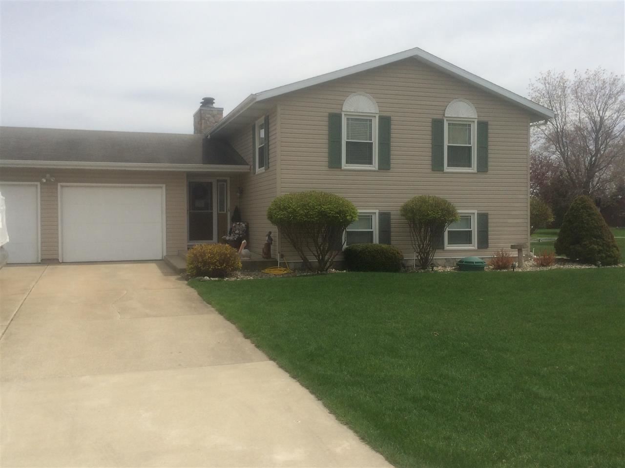 51024 Beach Dr, Elkhart, IN 46514 photo 2