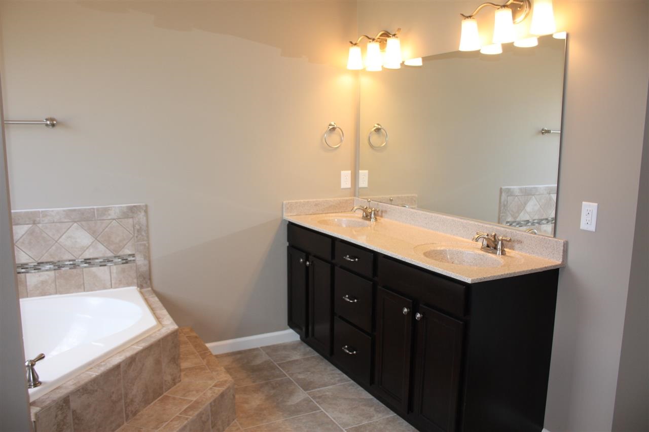615 Bluegrass Trl, Kokomo, IN 46901 photo 8