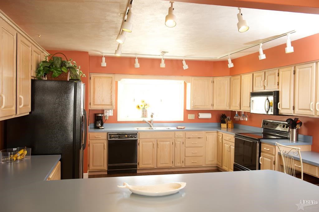 6686 E Waco Dr, Syracuse, IN 46567 photo 10