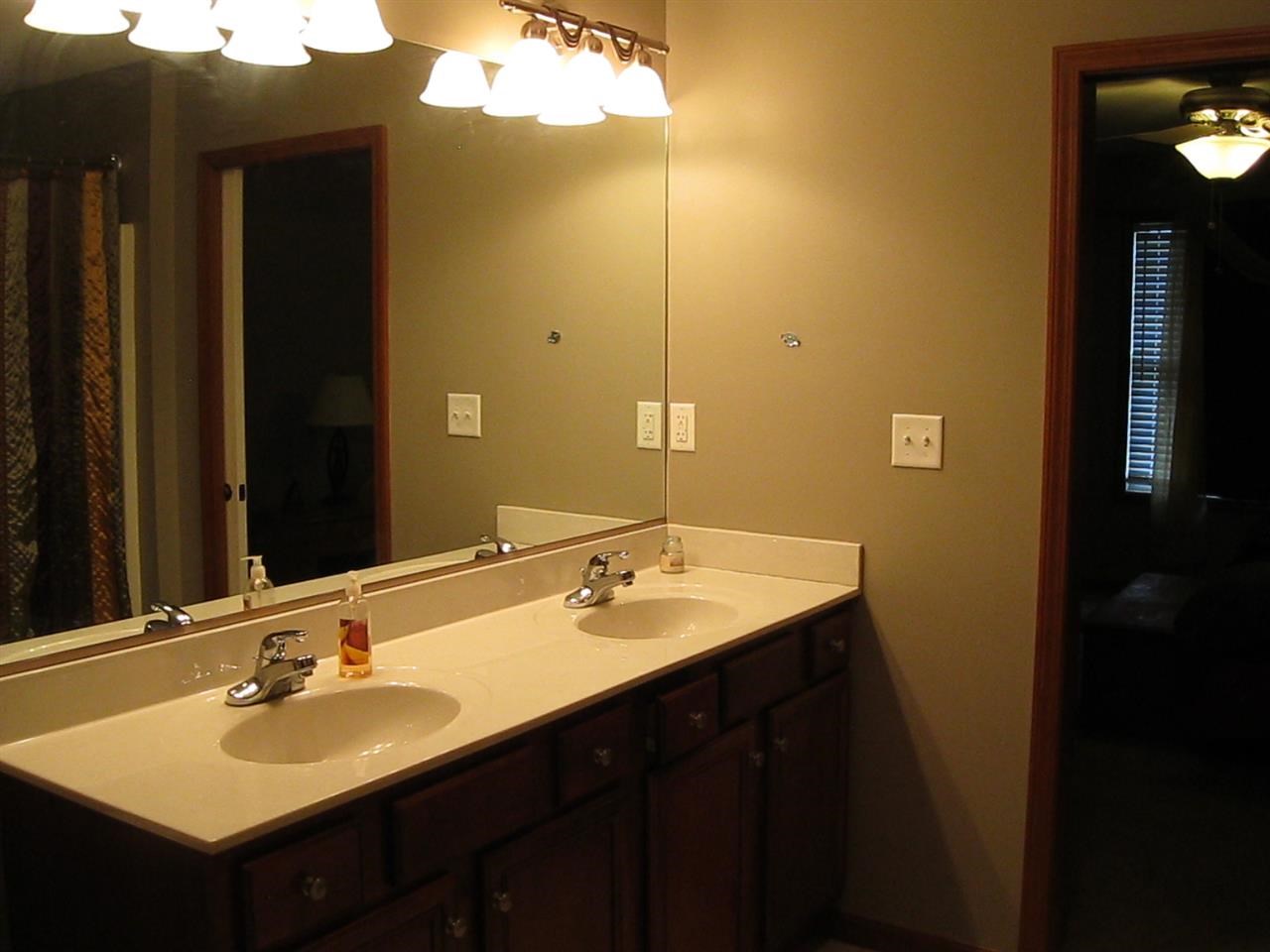 56044 Farmington Dr, Middlebury, IN 46540 photo 8