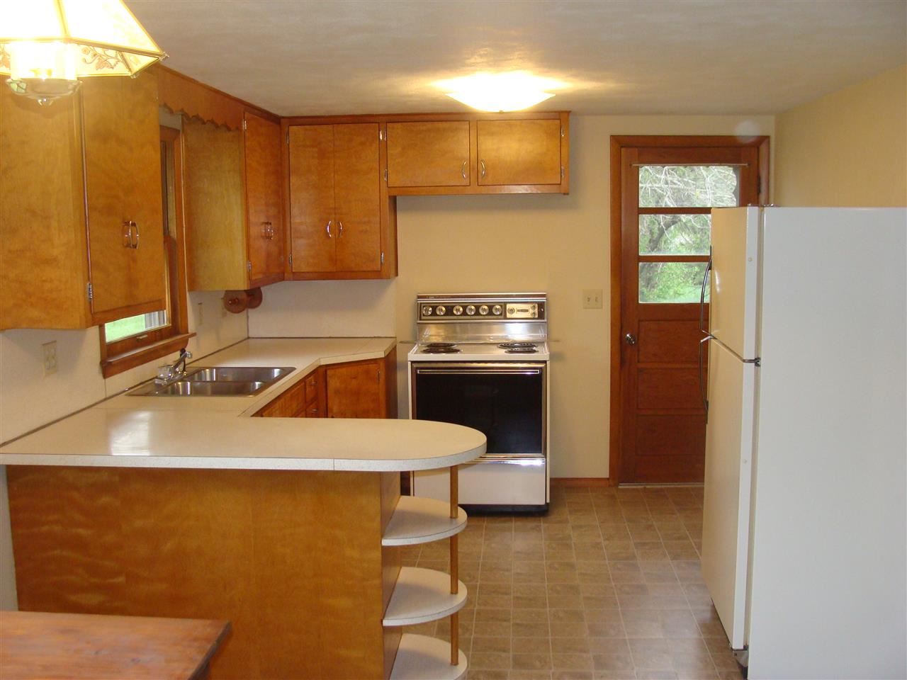 711 S Willow St, Flora, IN 46929 photo 5