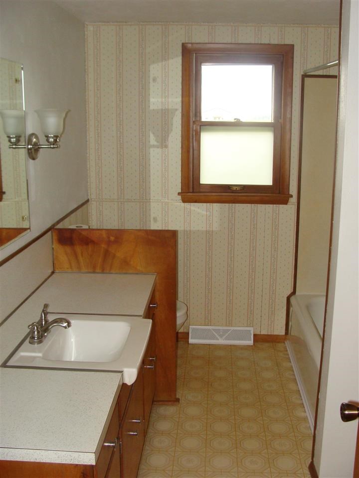711 S Willow St, Flora, IN 46929 photo 16