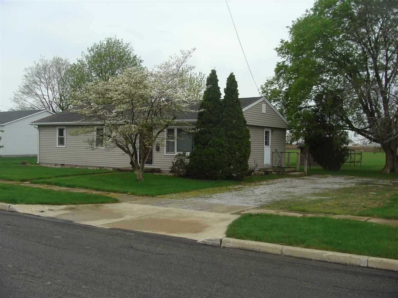 711 S Willow St, Flora, IN 46929 photo 2