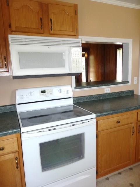 1421 W 3rd St, Marion, IN 46952 photo 4
