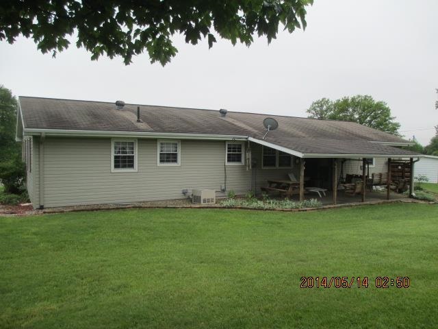 114 Bel Air Dr, Loogootee, IN 47553 photo 2