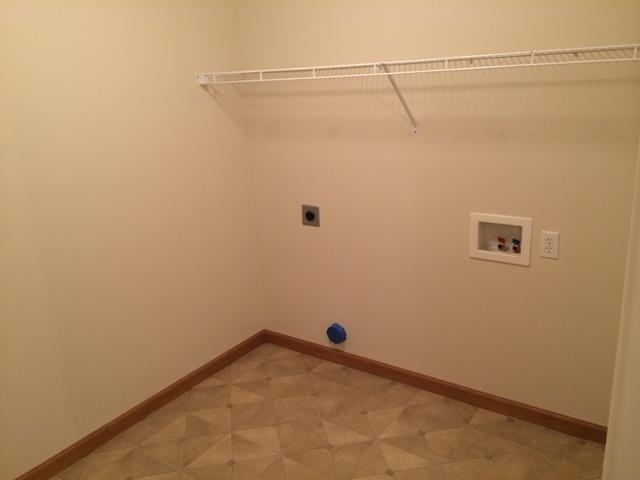 208 Glory Ave, Kendallville, IN 46755 photo 9
