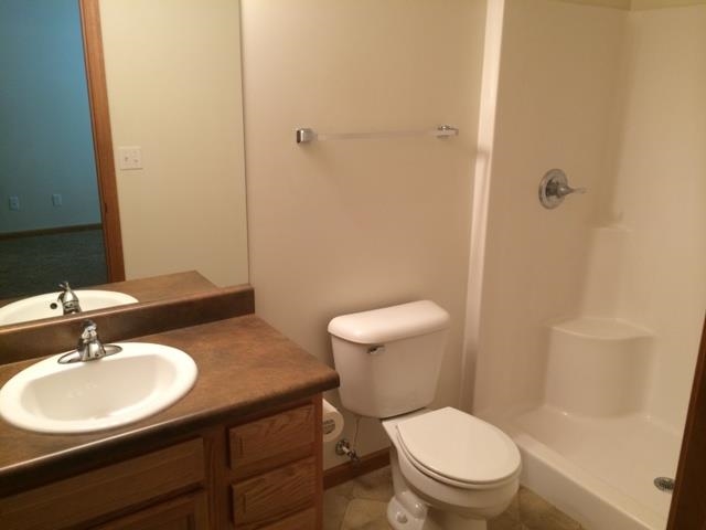 208 Glory Ave, Kendallville, IN 46755 photo 11