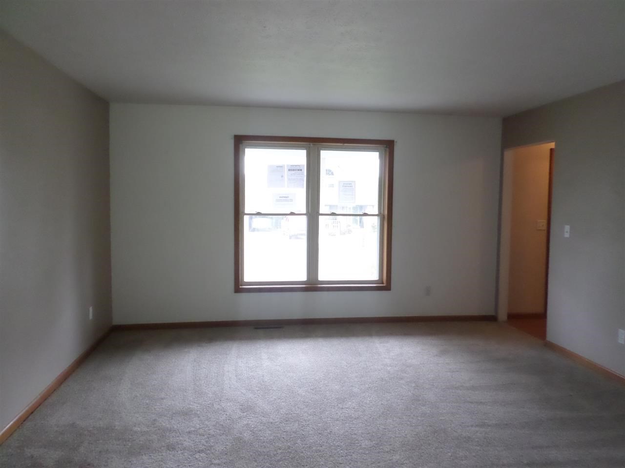 504 Dogwood Ln, Middlebury, IN 46540 photo 2