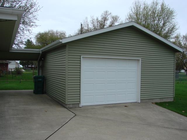 536 S Elm St, Bunker Hill, IN 46914 photo 3