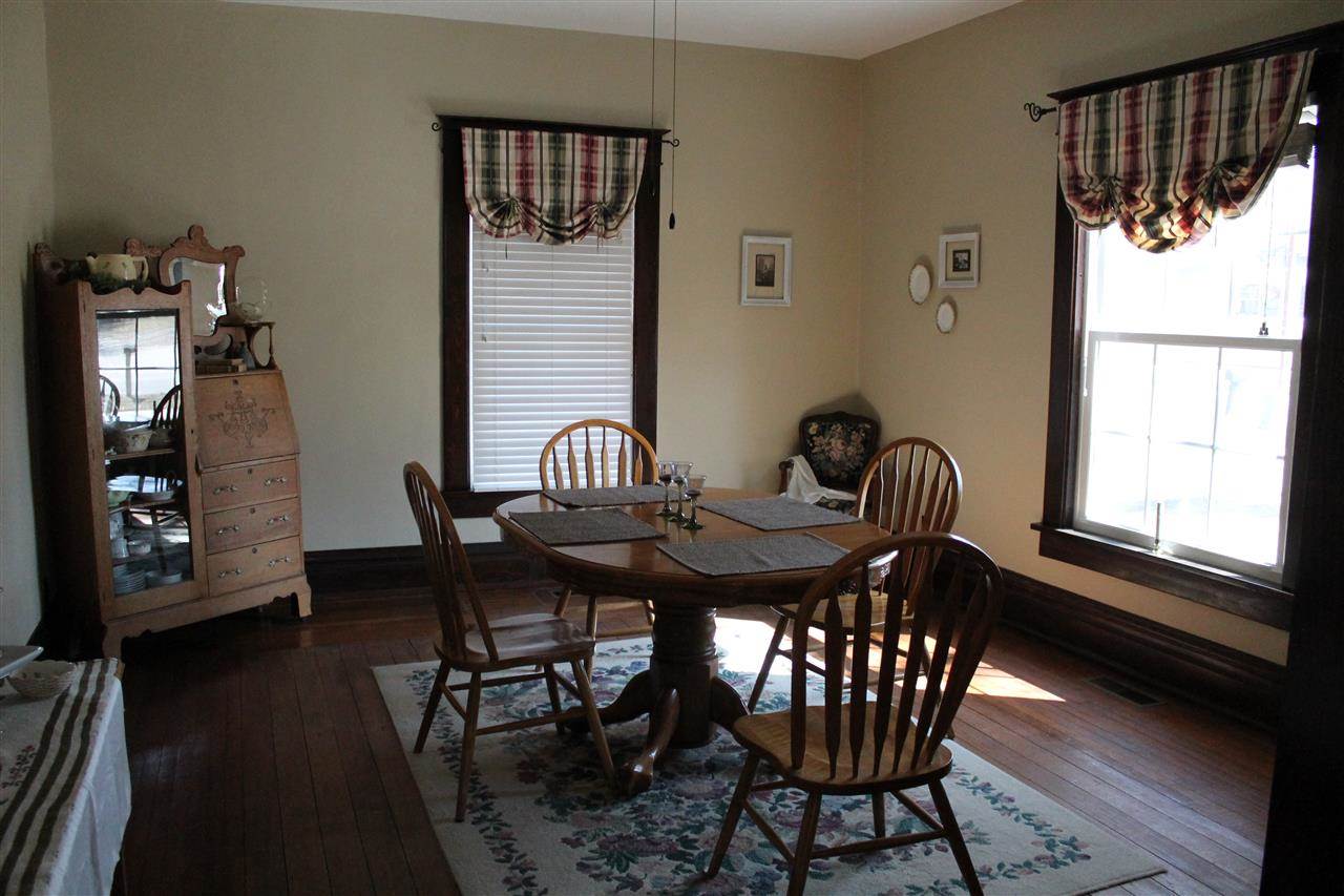 310 W Waterford St, Wakarusa, IN 46573 photo 6
