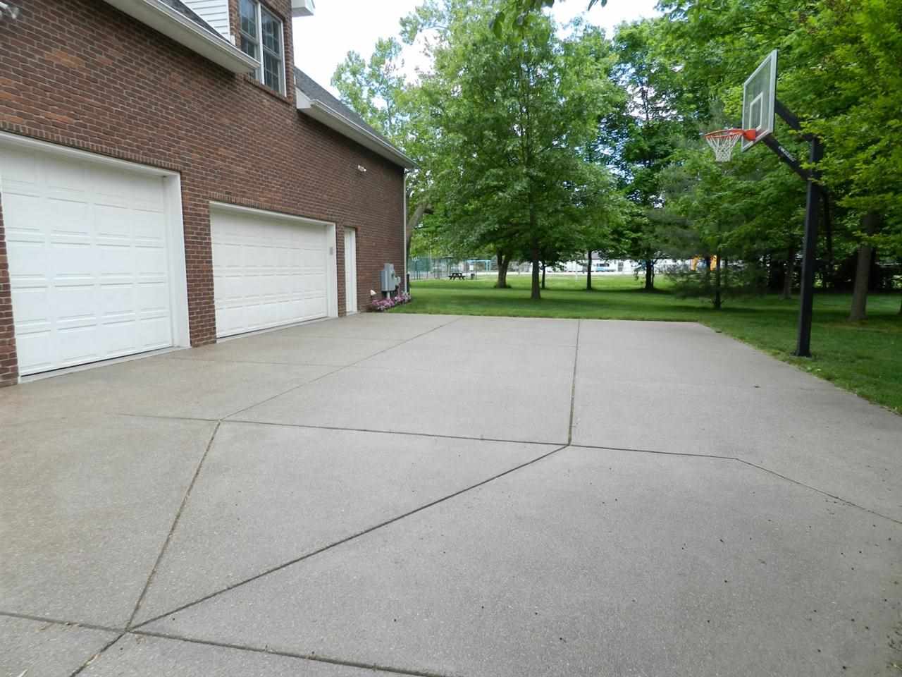916 Woodridge Ct, Newburgh, IN 47630 photo 3