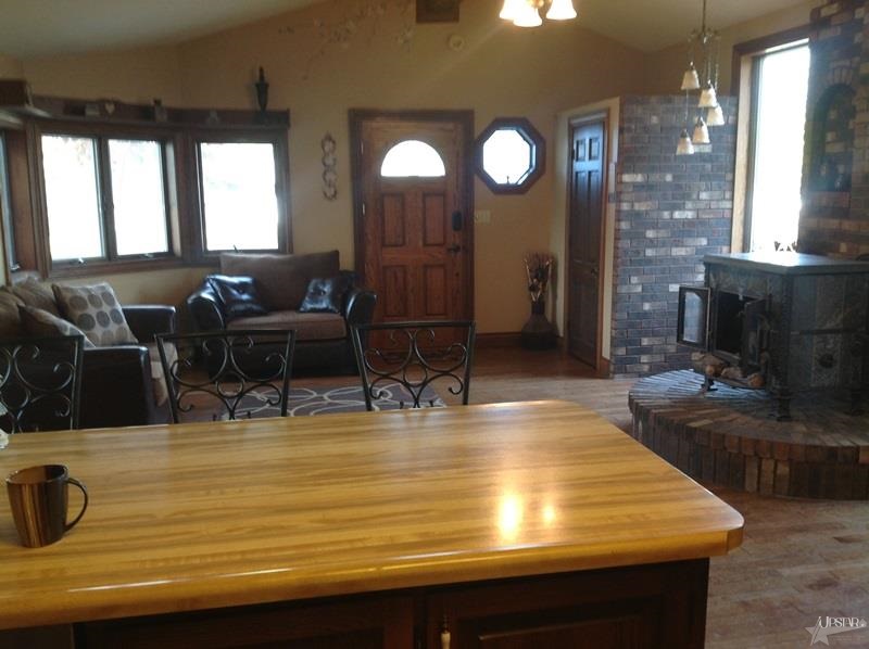 1039 Vine St, Decatur, IN 46733 photo 9