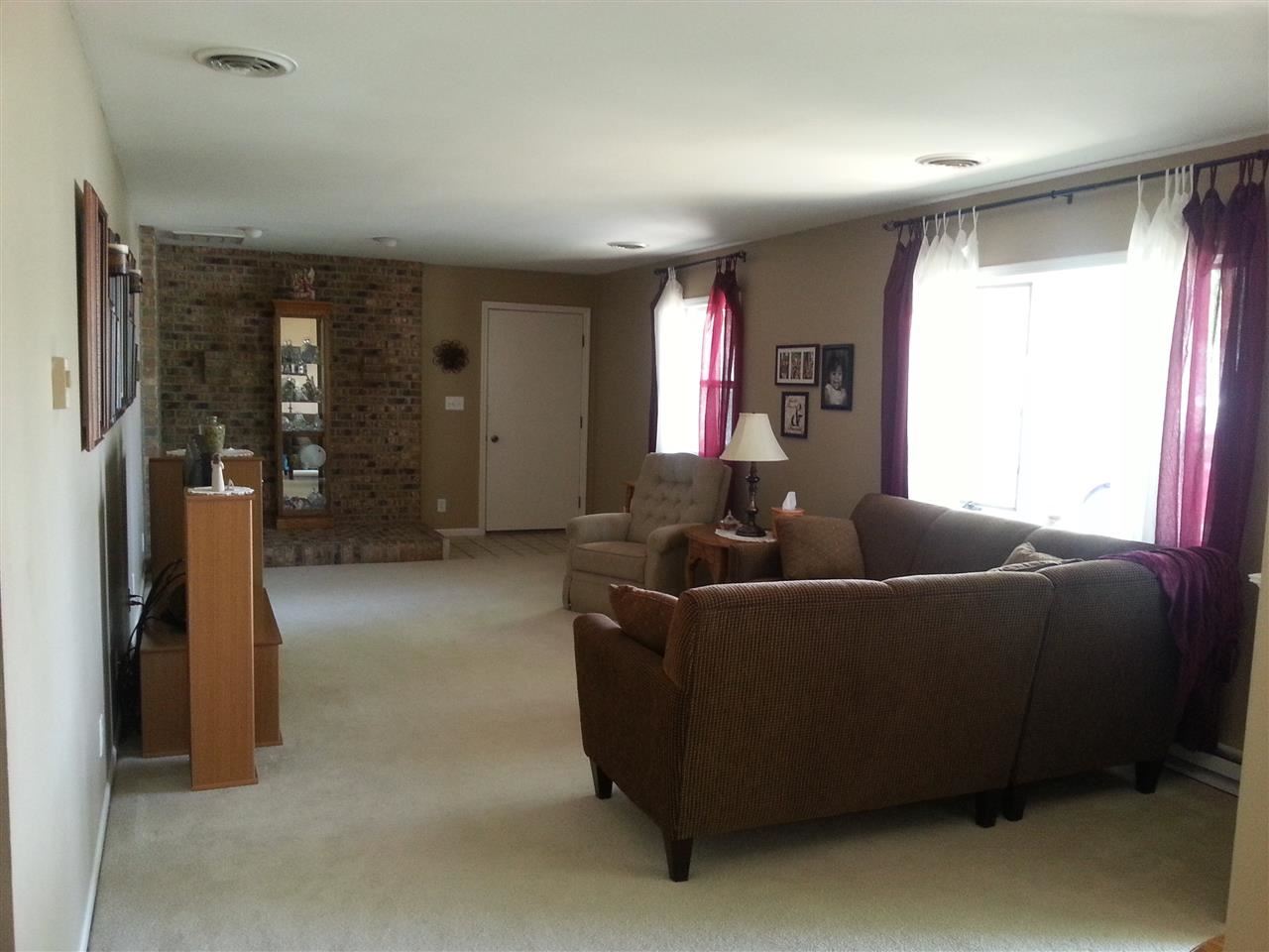 609 Avalon Ct, Greentown, IN 46936 photo 2