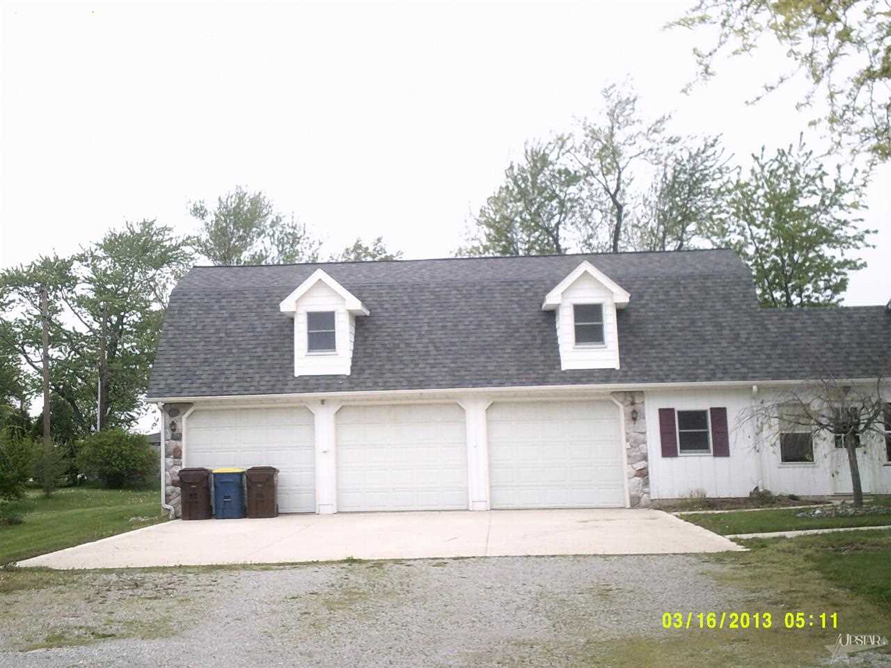 8656 E Diane Dr, Ossian, IN 46777 photo 2