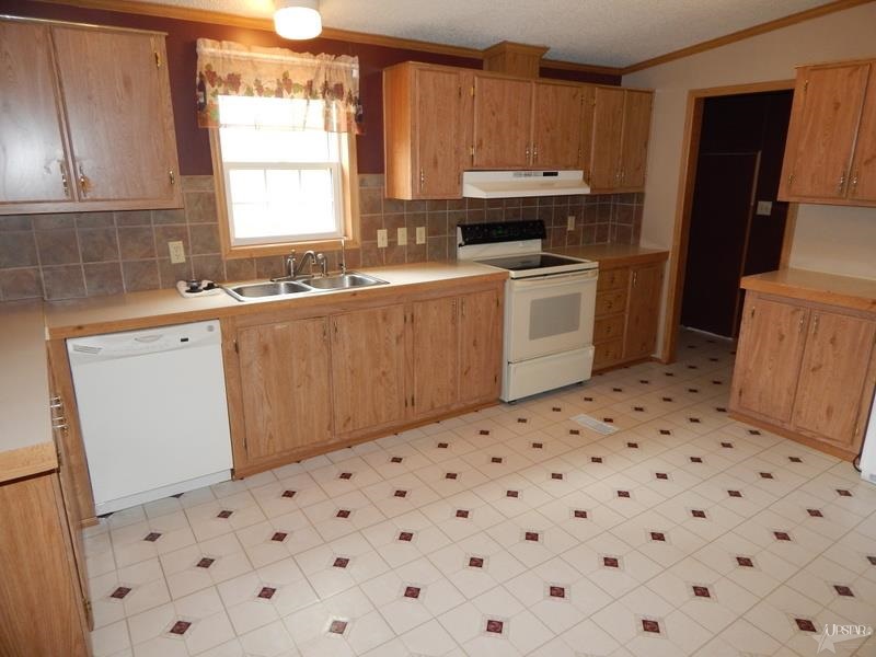 722 E 5th St, Warren, IN 46792 photo 8