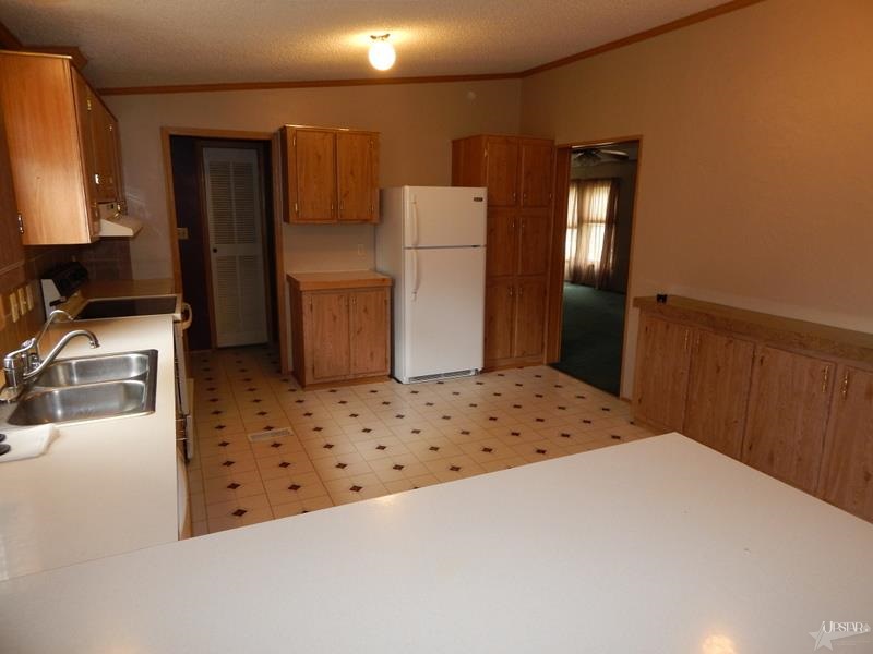 722 E 5th St, Warren, IN 46792 photo 9