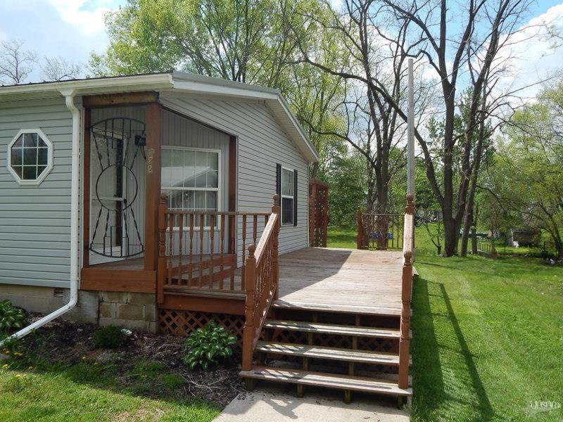 722 E 5th St, Warren, IN 46792 photo 2
