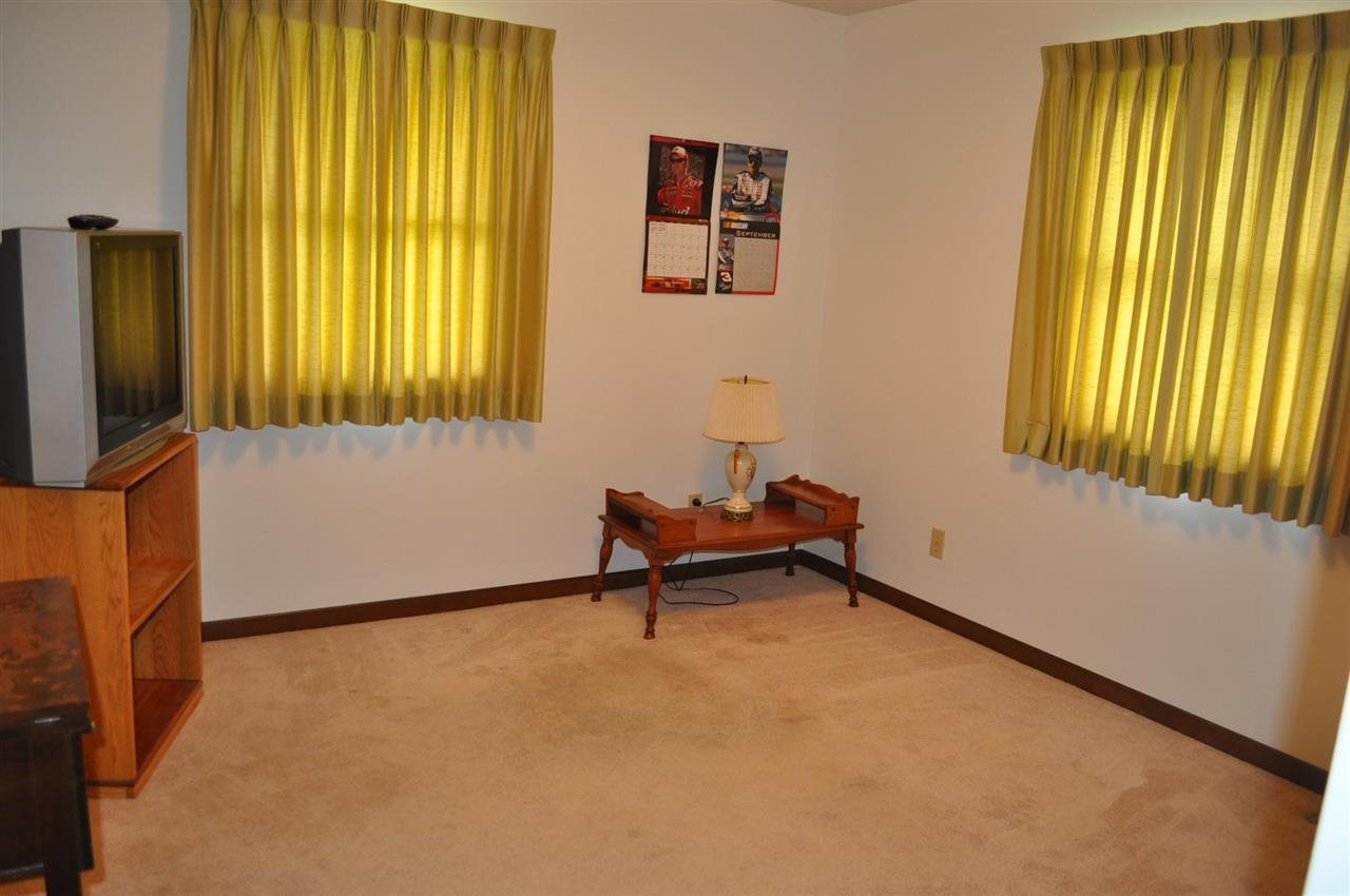 405 Angela Dr, Dale, IN 47523 photo 11