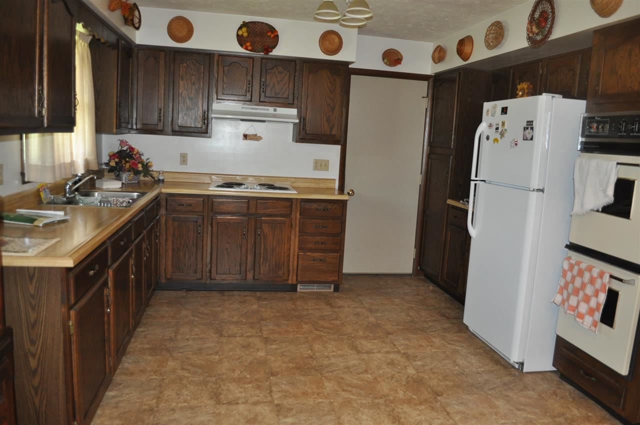405 Angela Dr, Dale, IN 47523 photo 5