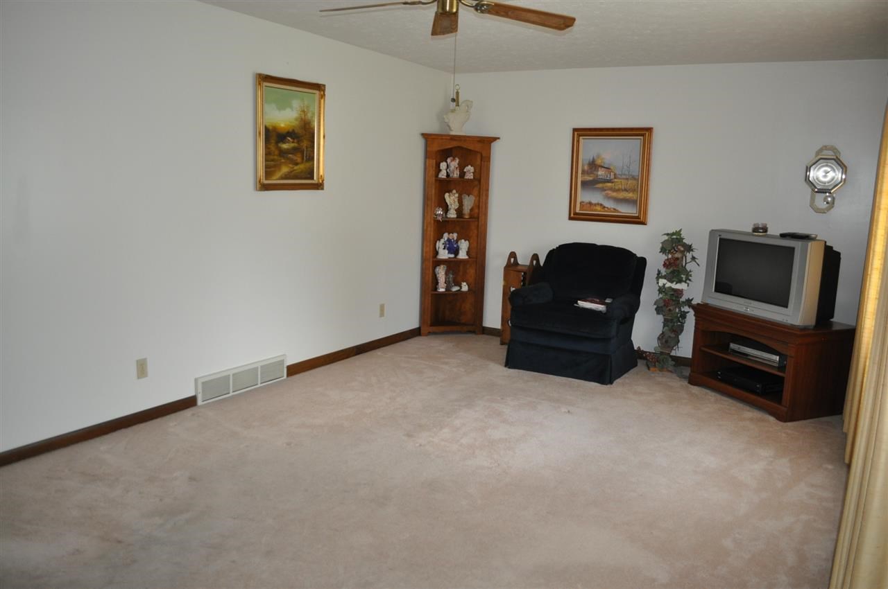 405 Angela Dr, Dale, IN 47523 photo 4