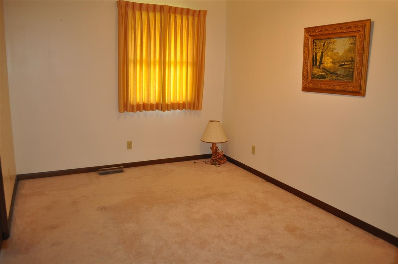405 Angela Dr, Dale, IN 47523 photo 8