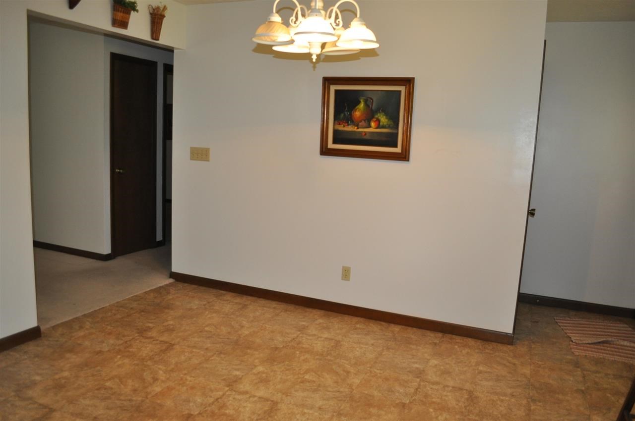 405 Angela Dr, Dale, IN 47523 photo 6