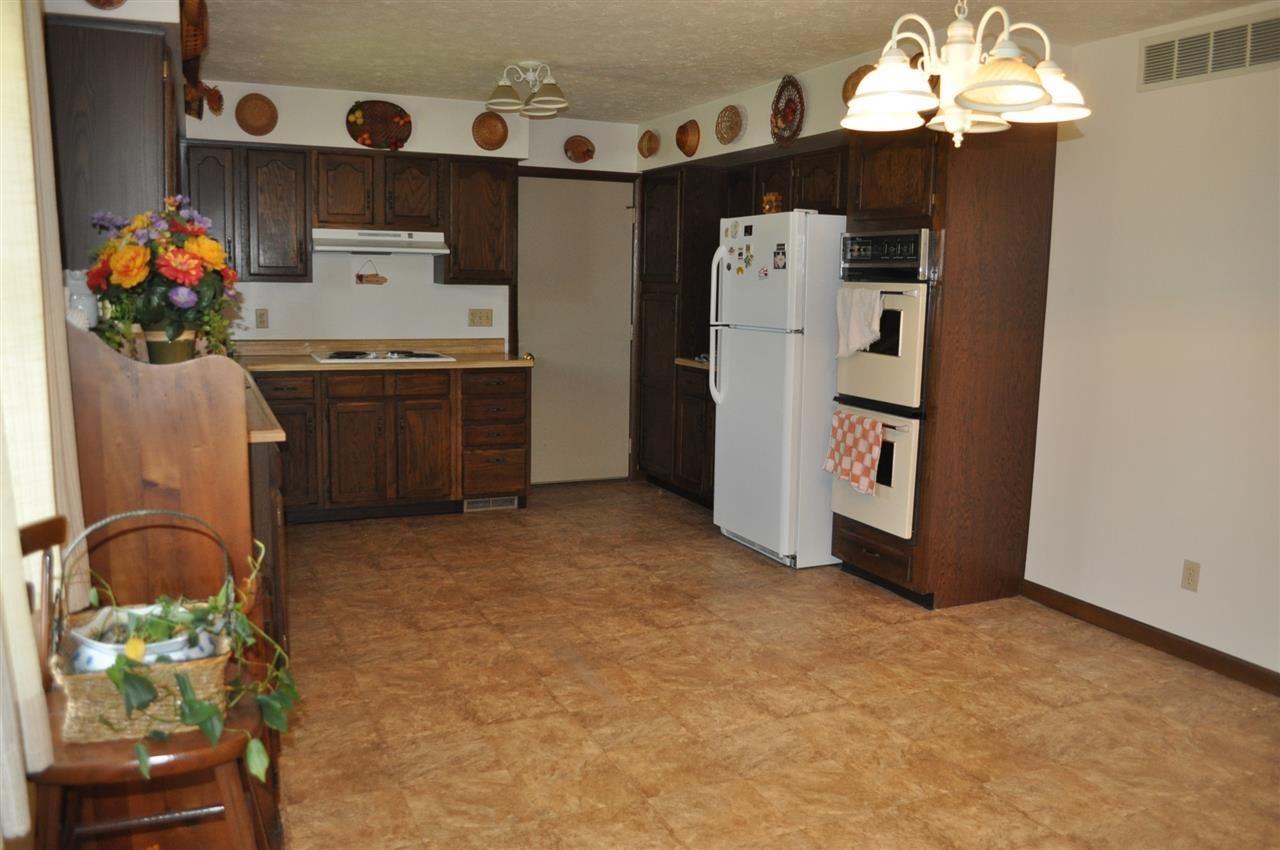 405 Angela Dr, Dale, IN 47523 photo 7