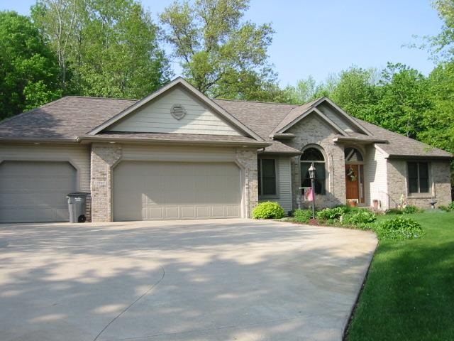 13703 Shavano Peak Dr, Middlebury, IN 46540 photo 1