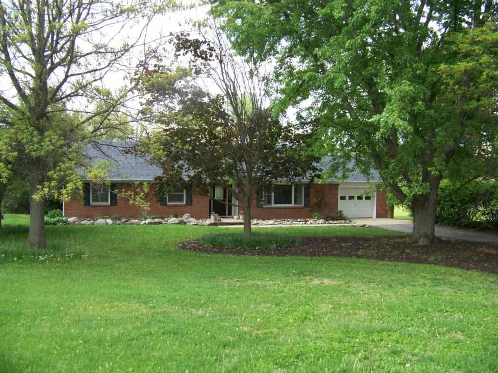5992 W Hilltop Dr, Frankfort, IN 46041 photo 1