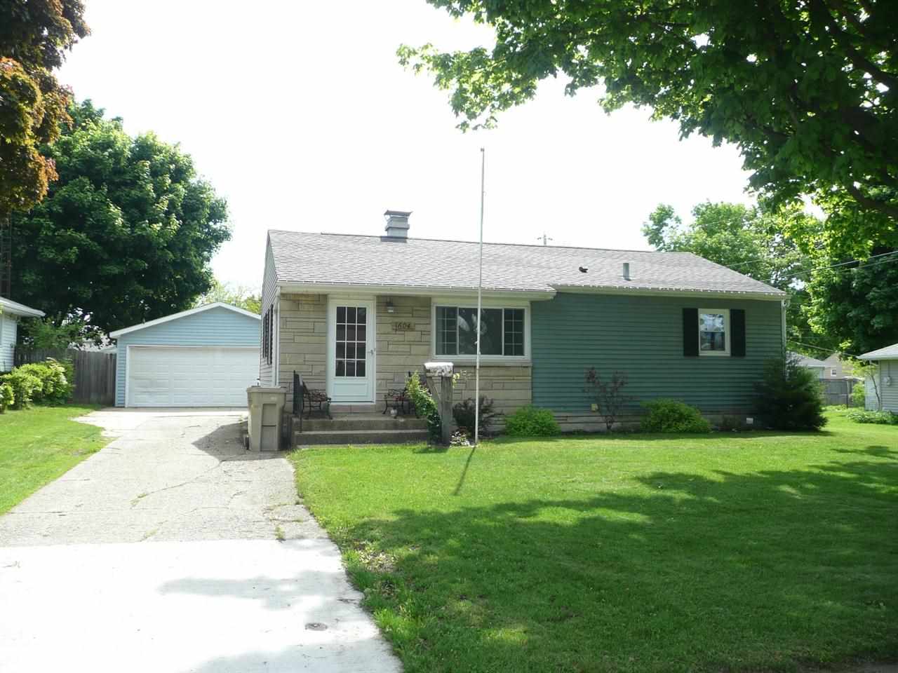1604 N Chicago St, South Bend, IN 46628 photo 1