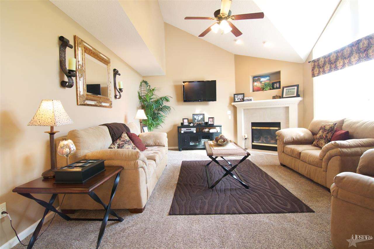 8410 Forsythia Ct, Fort Wayne, IN 46818 photo 2