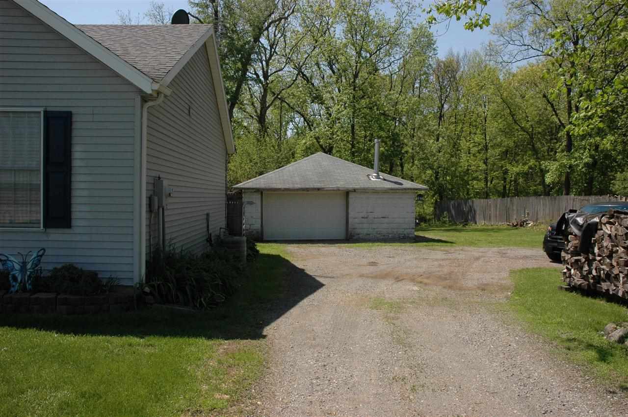 60691 Crumstown Hwy, North Liberty, IN 46554 photo 2